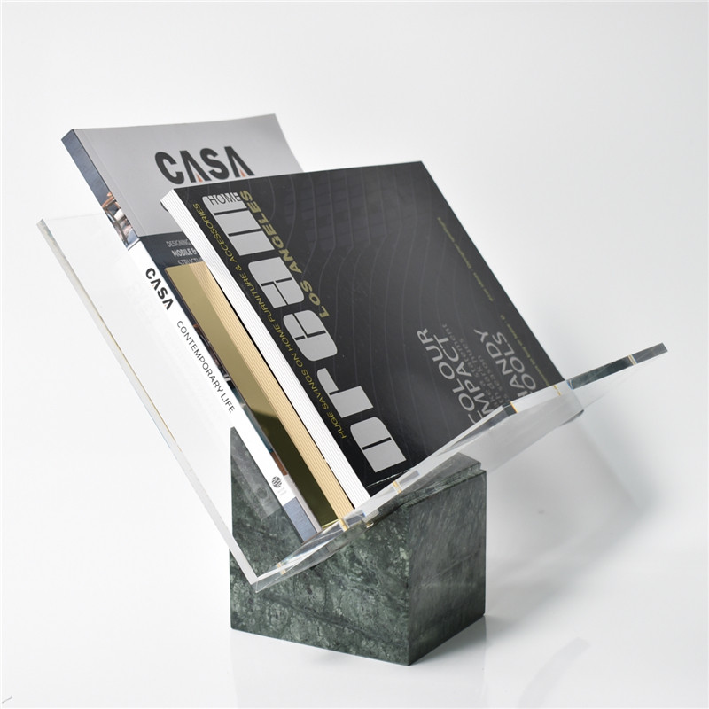 Lekki luksus, prosty akrylowy  – Lighting And Decor Magazine recenzja i cena