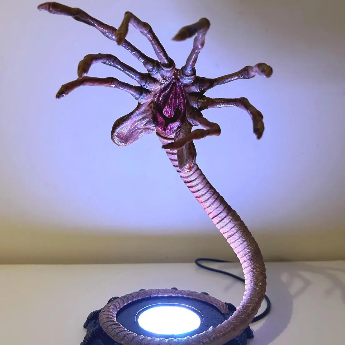 Lampka nocna Alien Facehugger, – Lighting Decoration For Home recenzja i cena