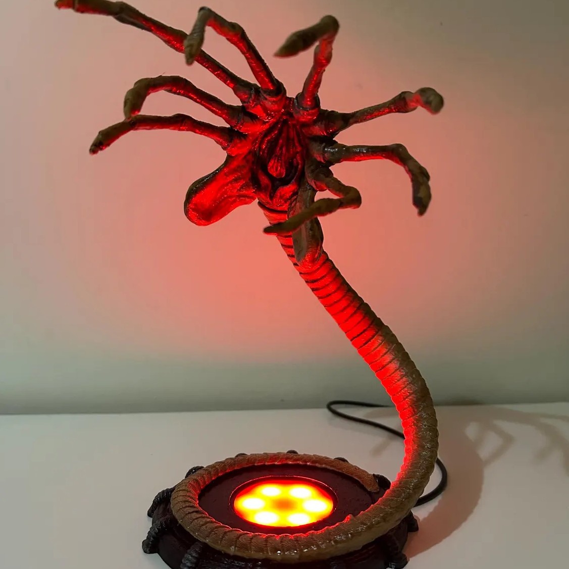 Lampka nocna Alien Facehugger, – Lighting Decoration For Home recenzja i cena