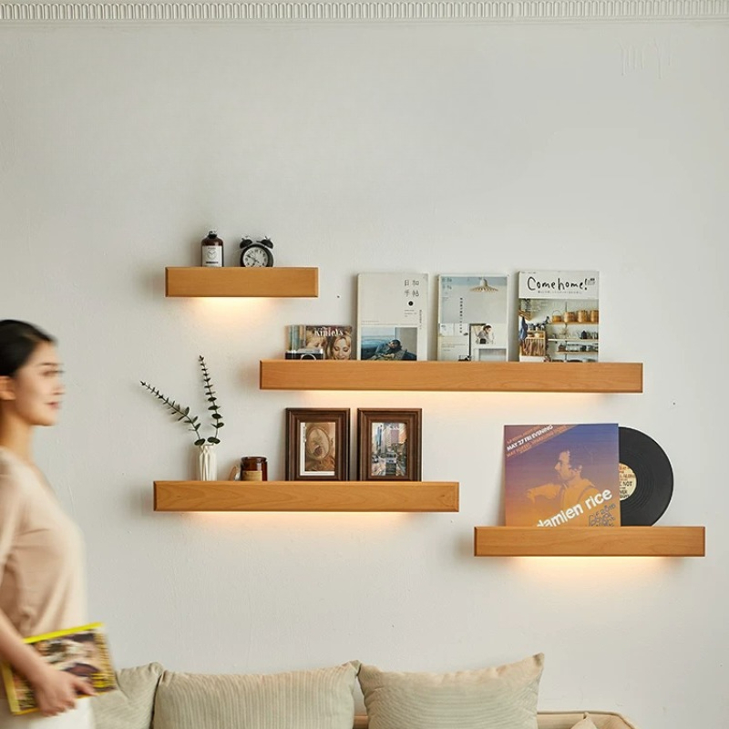 Półka ścienna z litego drewna, – Lighting And Decor Magazine recenzja i cena